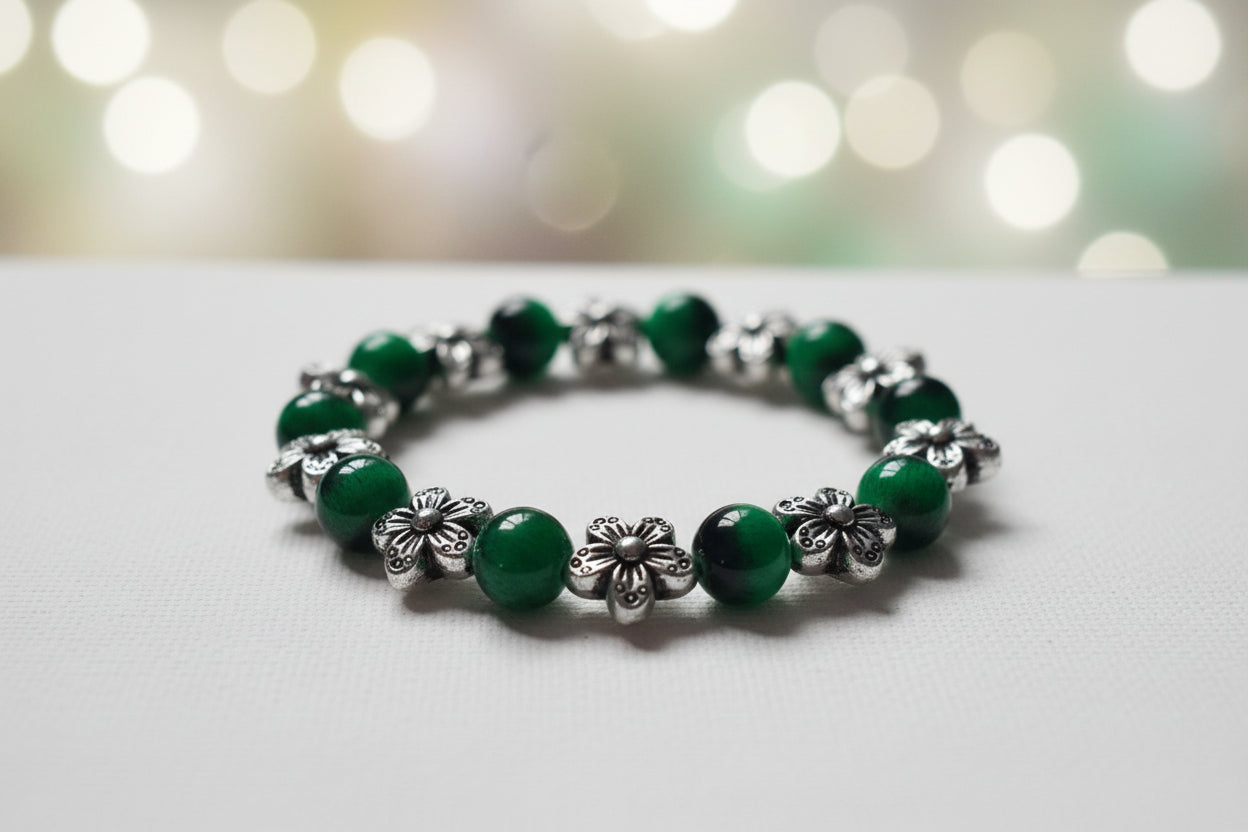 Silver and Green Cats Eye style beaded bracelet
