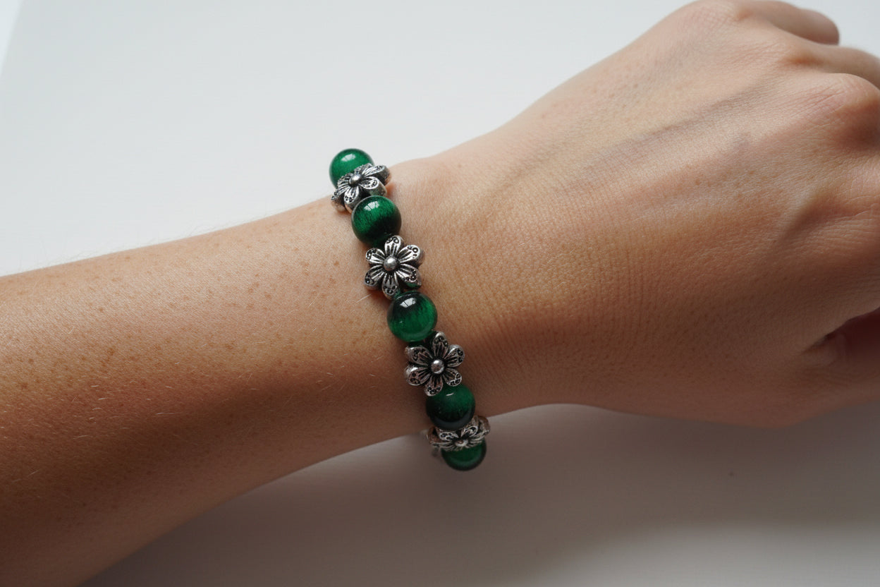 Silver and Green Cats Eye style beaded bracelet