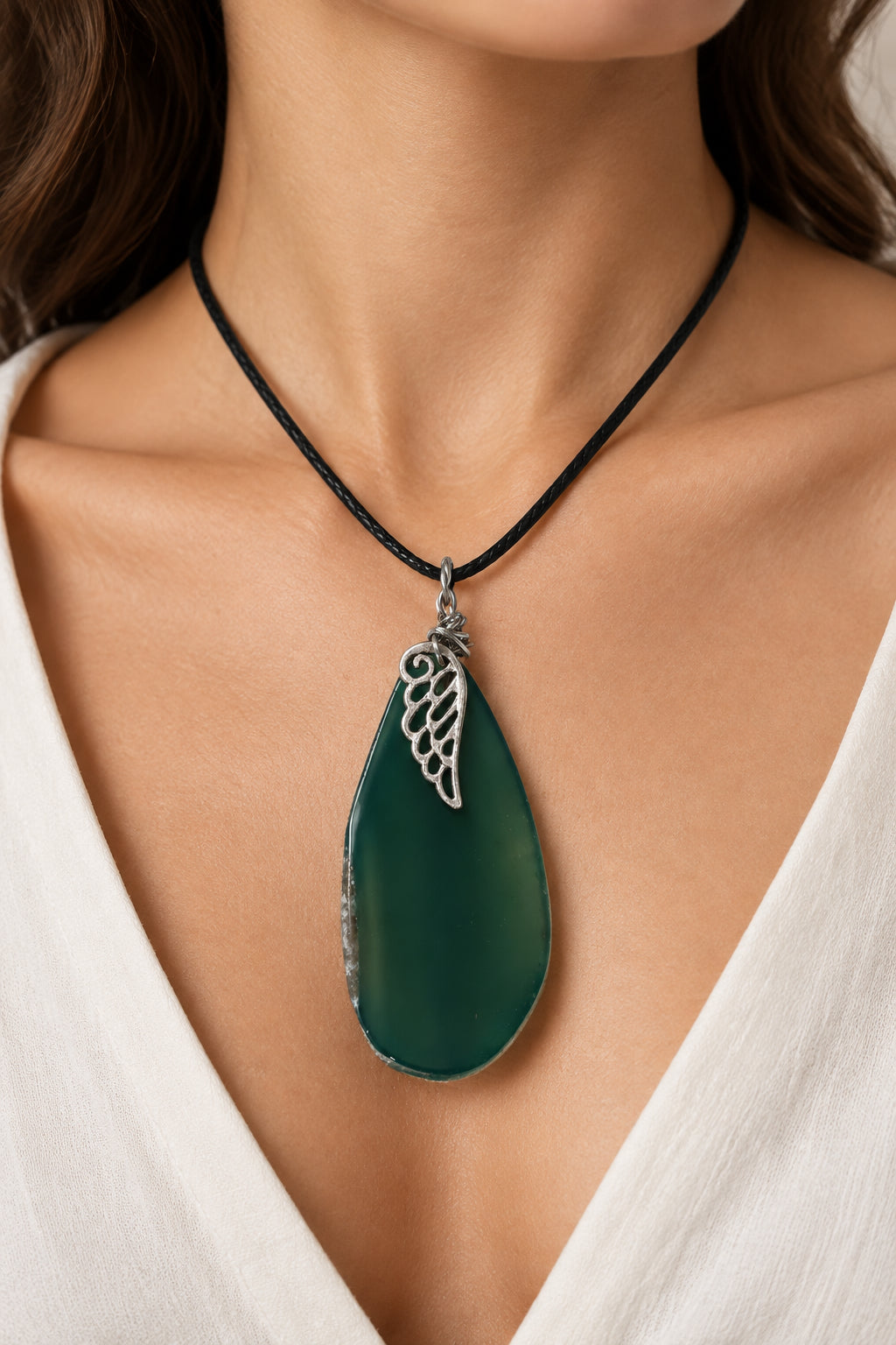 Green Sliced Agate & Wing Charm Pendant Necklace